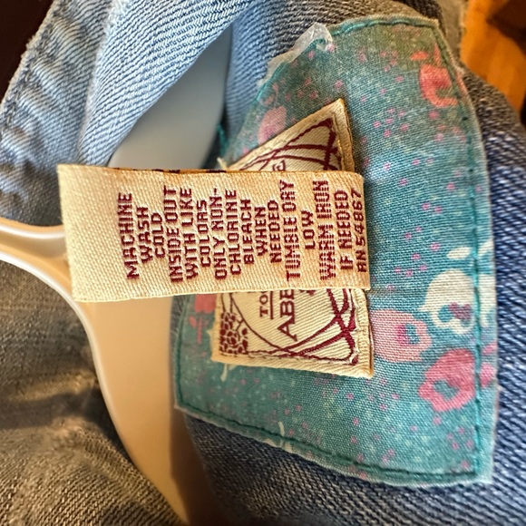 Vintage Abercrombie and fitch women’s distressed jean jacket - Picture 6 of 11